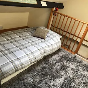 Mena Cottage, Cosy Country And Quaint. Holiday home