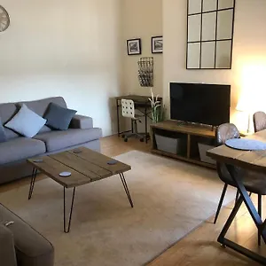 Henry's Flat , Cardiff United Kingdom