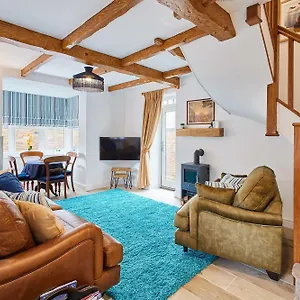 Host & - The Snug Holiday home