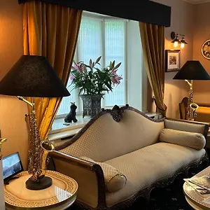 House 5*, Chester United Kingdom